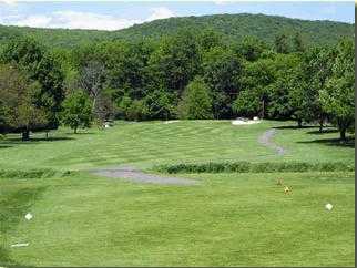 A view from a tee at Hidden Valley Golf Course (GolfDigest)