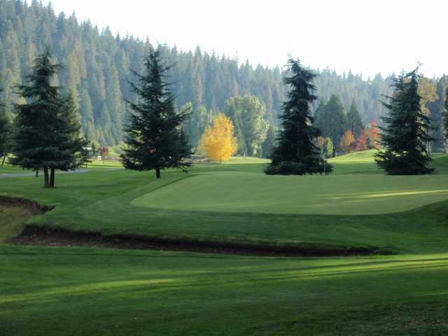 Sequoia Woods Country Club