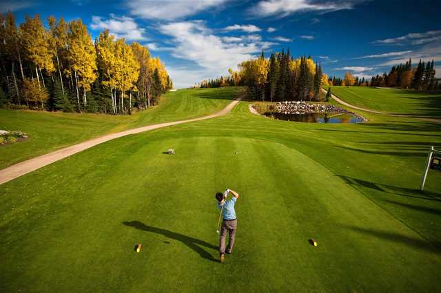 A fall view of a tee at Elk Ridge Resort