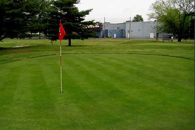 A view of a green at Vince's Sport Center Par 3 Golf Course