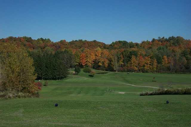 Pearl Lakes Golf Course and Driving Range